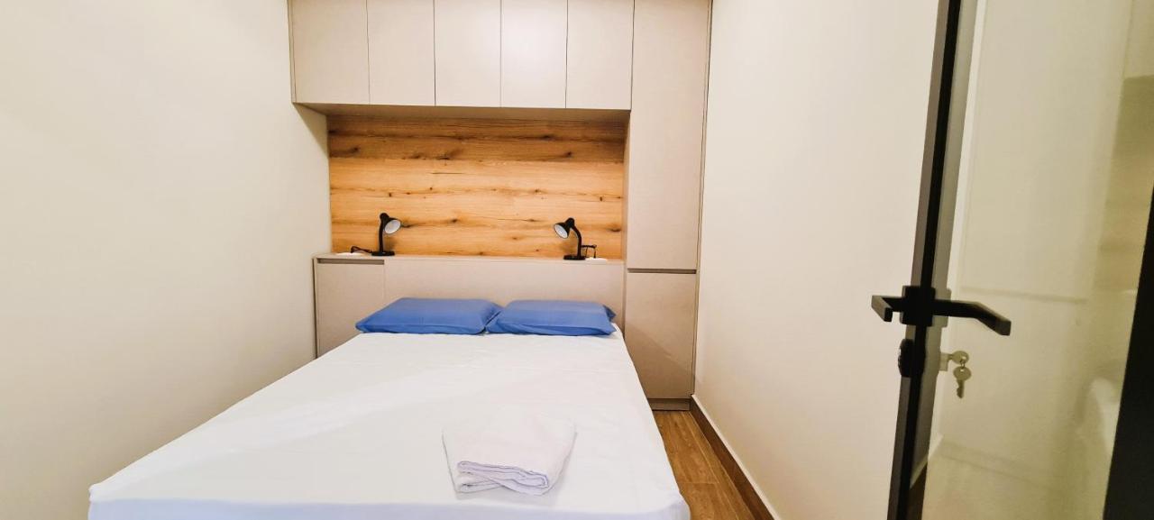 2V1 - Center Apartment 1 Tirana Eksteriør billede
