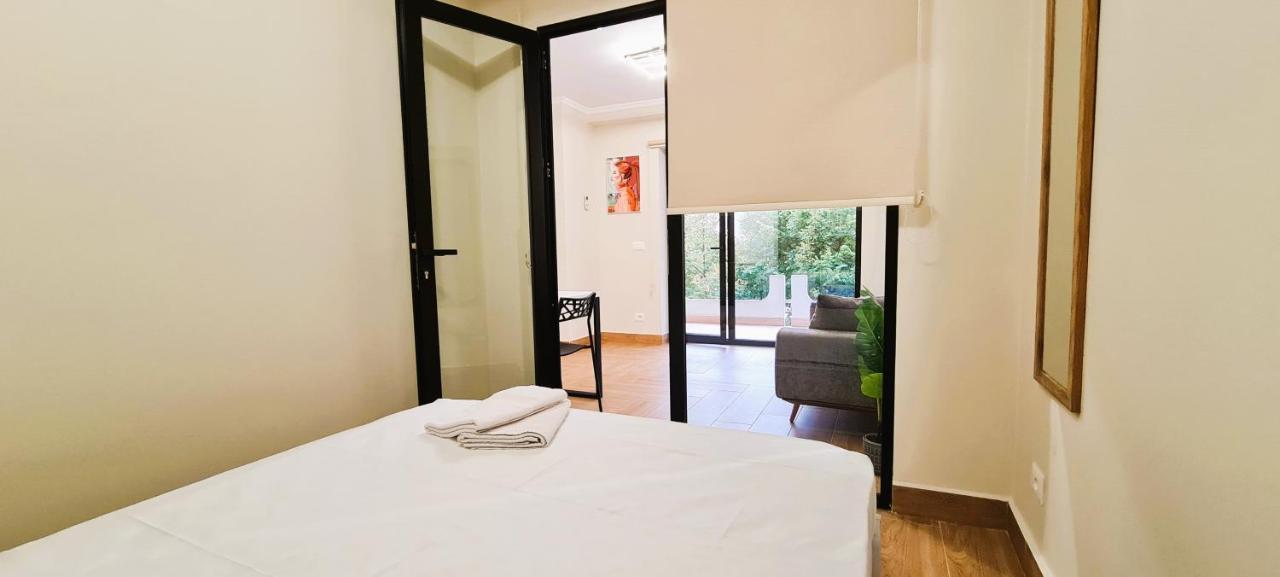 2V1 - Center Apartment 1 Tirana Eksteriør billede