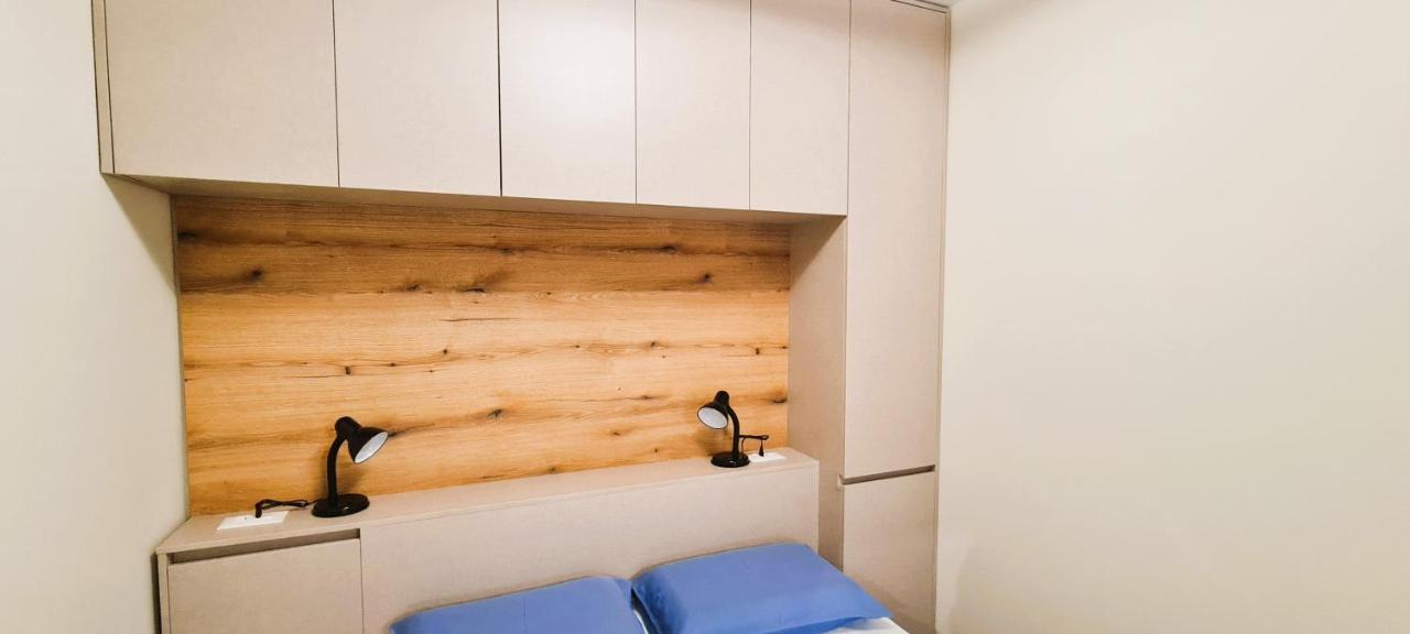 2V1 - Center Apartment 1 Tirana Eksteriør billede